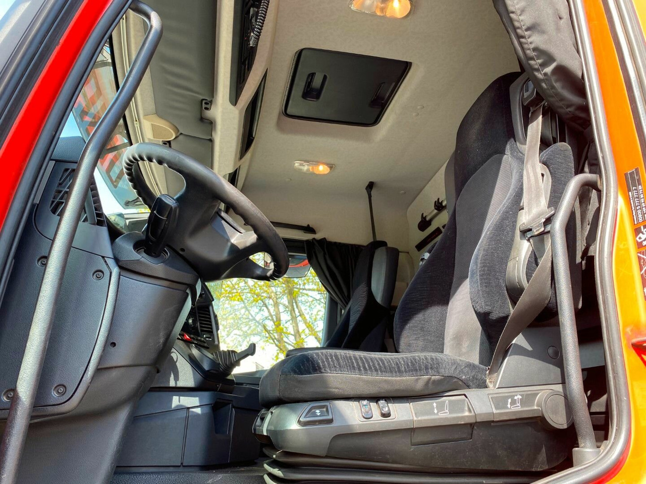 Interior photo 1: Kraanaga veoauto, Madelveok/ Platvormveok Mercedes-Benz Arocs 2545 L/6x2/4 Arocs 2545 L/6x2/4, Atlas Kran, 145.2-A19 VB, 9,4m-1.51 to, Lenkachse, entlastbar, Retarder, Klima,