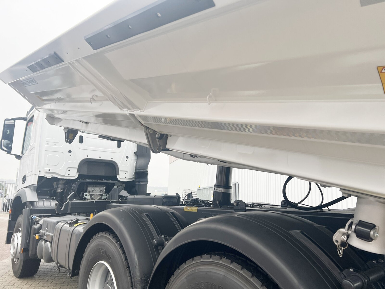 Uus Kallurauto Mercedes-Benz Arocs 2645 K 6x4 Arocs 2645 K 6x4, MultimediaCockpit, Bordmatik links: pilt 13