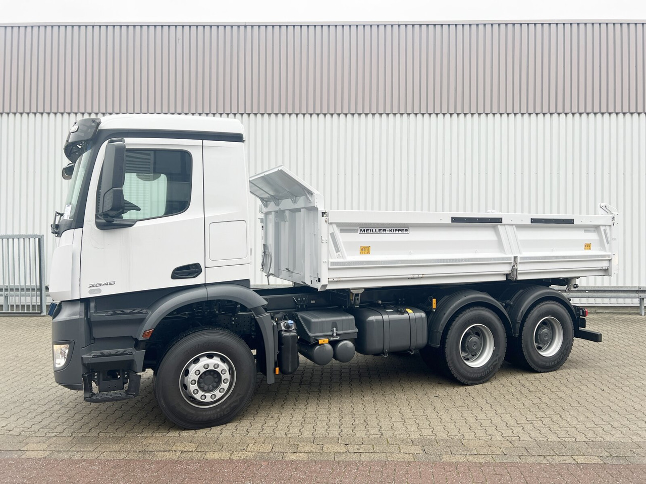 Uus Kallurauto Mercedes-Benz Arocs 2645 K 6x4 Arocs 2645 K 6x4, MultimediaCockpit, Bordmatik links: pilt 11