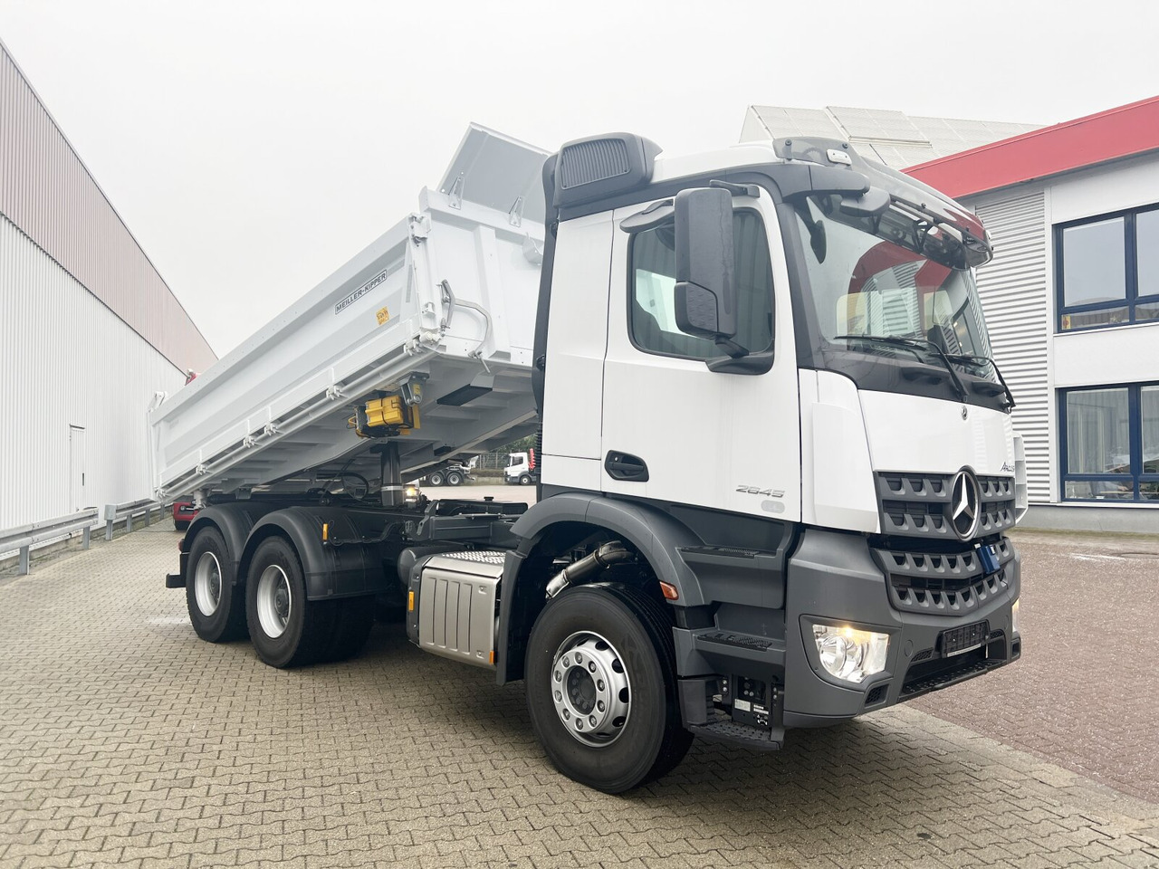 Uus Kallurauto Mercedes-Benz Arocs 2645 K 6x4 Arocs 2645 K 6x4, MultimediaCockpit, Bordmatik links: pilt 8