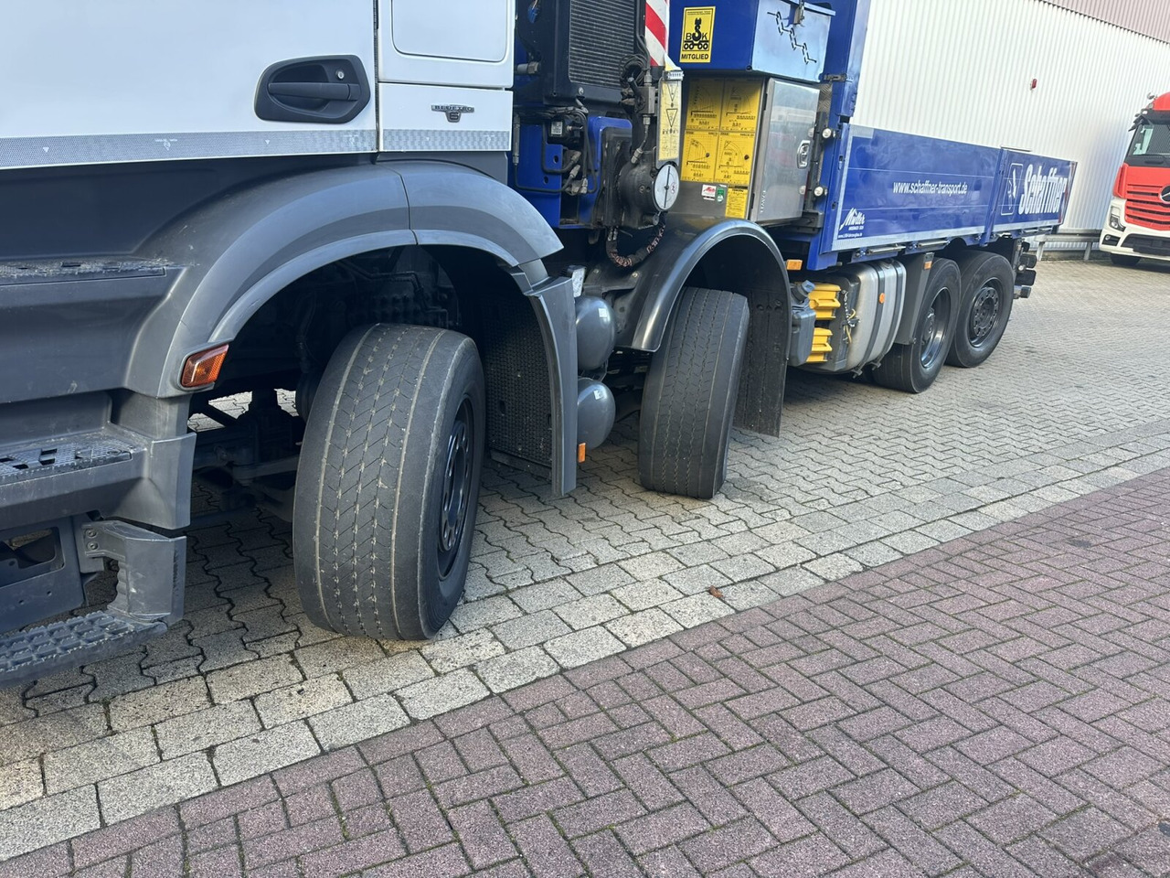 Mercedes-Benz Arocs 3245 L 8x2/6 Arocs 3245 L 8x2/6, Kran Fassi F 545 RA 2.26 XE, Jib, Funk 29,7 m - 400 kg - Kraanaga veoauto, Madelveok/ Platvormveok: pilt 2 Mercedes-Benz Arocs 3245 L 8x2/6 Arocs 3245 L 8x2/6, Kran Fassi F 545 RA 2.26 XE, Jib, Funk 29,7 m - 400 kg - Kraanaga veoauto, Madelveok/ Platvormveok: pilt 2