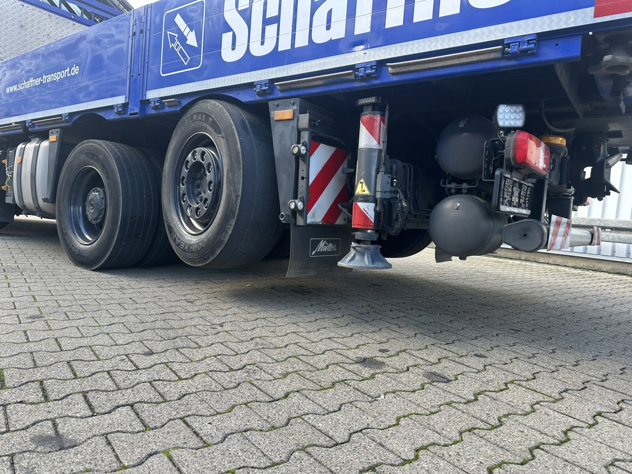 Mercedes-Benz Arocs 3245 L 8x2/6 Arocs 3245 L 8x2/6, Kran Fassi F 545 RA 2.26 XE, Jib, Funk 29,7 m - 400 kg - Kraanaga veoauto, Madelveok/ Platvormveok: pilt 4 Mercedes-Benz Arocs 3245 L 8x2/6 Arocs 3245 L 8x2/6, Kran Fassi F 545 RA 2.26 XE, Jib, Funk 29,7 m - 400 kg - Kraanaga veoauto, Madelveok/ Platvormveok: pilt 4