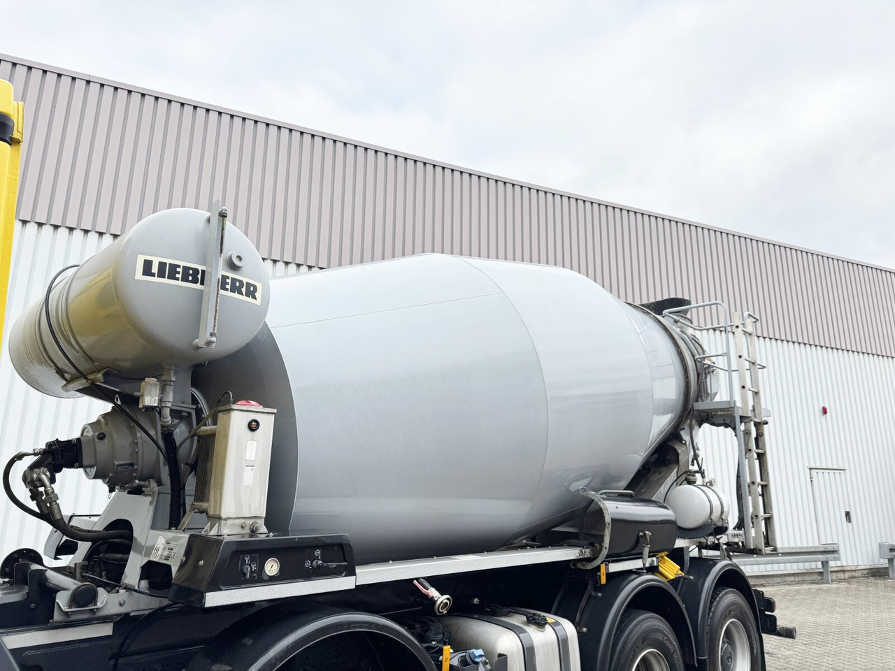 Mercedes-Benz Arocs 3246 B 8x4/4 Arocs 3246 B 8x4/4, Liebherr HTM 905 Mischer, 9m³, Multimedia Cockpit, Navi - Autobetoonisegisti: pilt 4 Mercedes-Benz Arocs 3246 B 8x4/4 Arocs 3246 B 8x4/4, Liebherr HTM 905 Mischer, 9m³, Multimedia Cockpit, Navi - Autobetoonisegisti: pilt 4