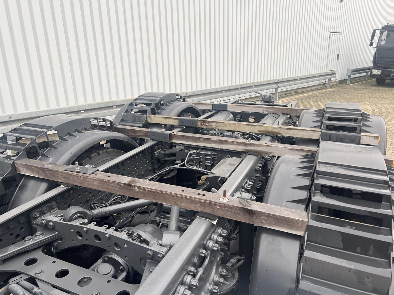 Mercedes-Benz Arocs 3251 L 8x4/4 Arocs 3251 L 8x4/4, mit Motorabtrieb C plus NA - Kabiinišassiiga veoauto: pilt 3 Mercedes-Benz Arocs 3251 L 8x4/4 Arocs 3251 L 8x4/4, mit Motorabtrieb C plus NA - Kabiinišassiiga veoauto: pilt 3