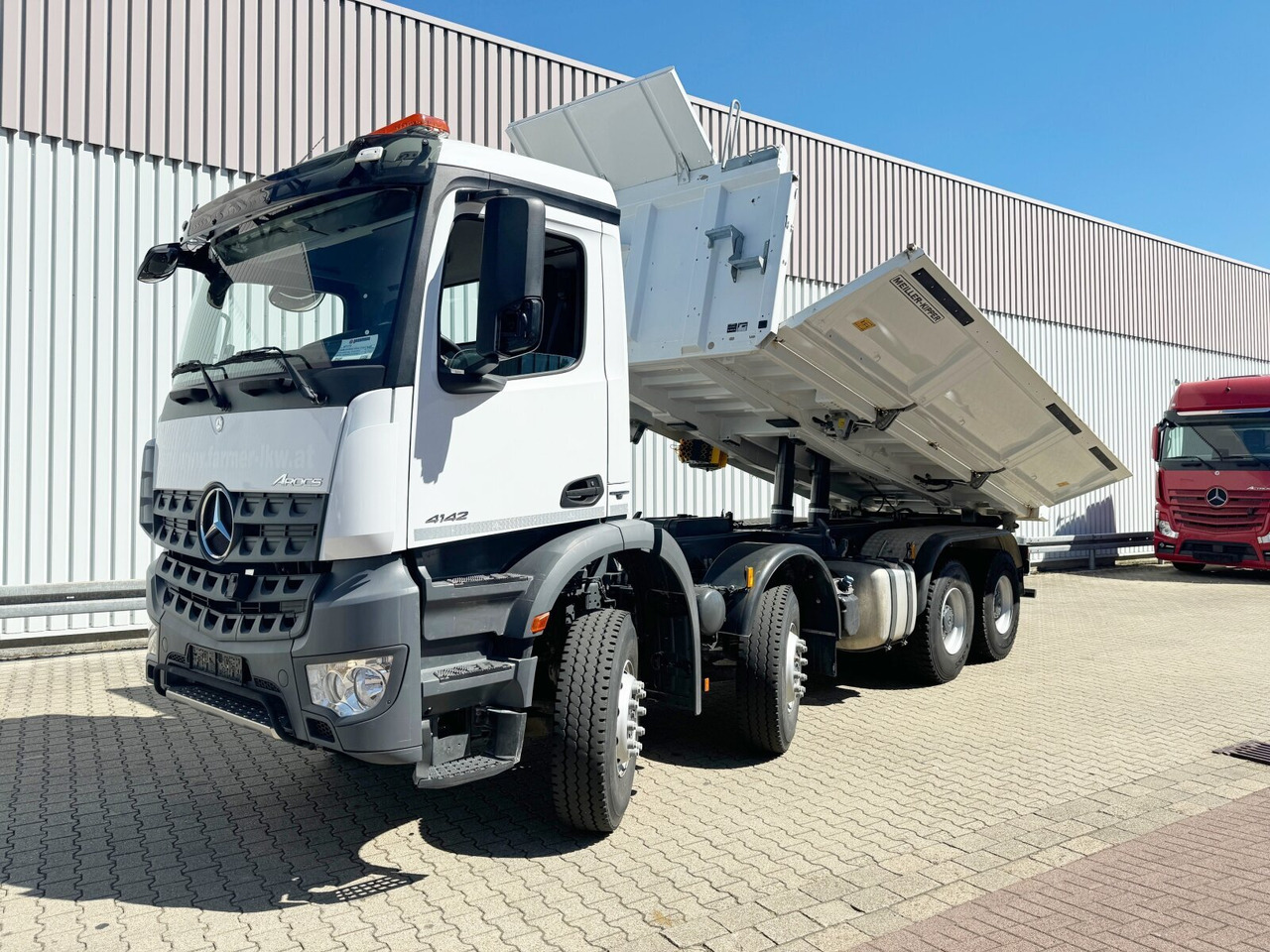 Mercedes-Benz Arocs 4142 K 8x4/4 Arocs 4142 K 8x4/4, Meiller Bordmatik links - Kallurauto: pilt 1 Mercedes-Benz Arocs 4142 K 8x4/4 Arocs 4142 K 8x4/4, Meiller Bordmatik links - Kallurauto: pilt 1