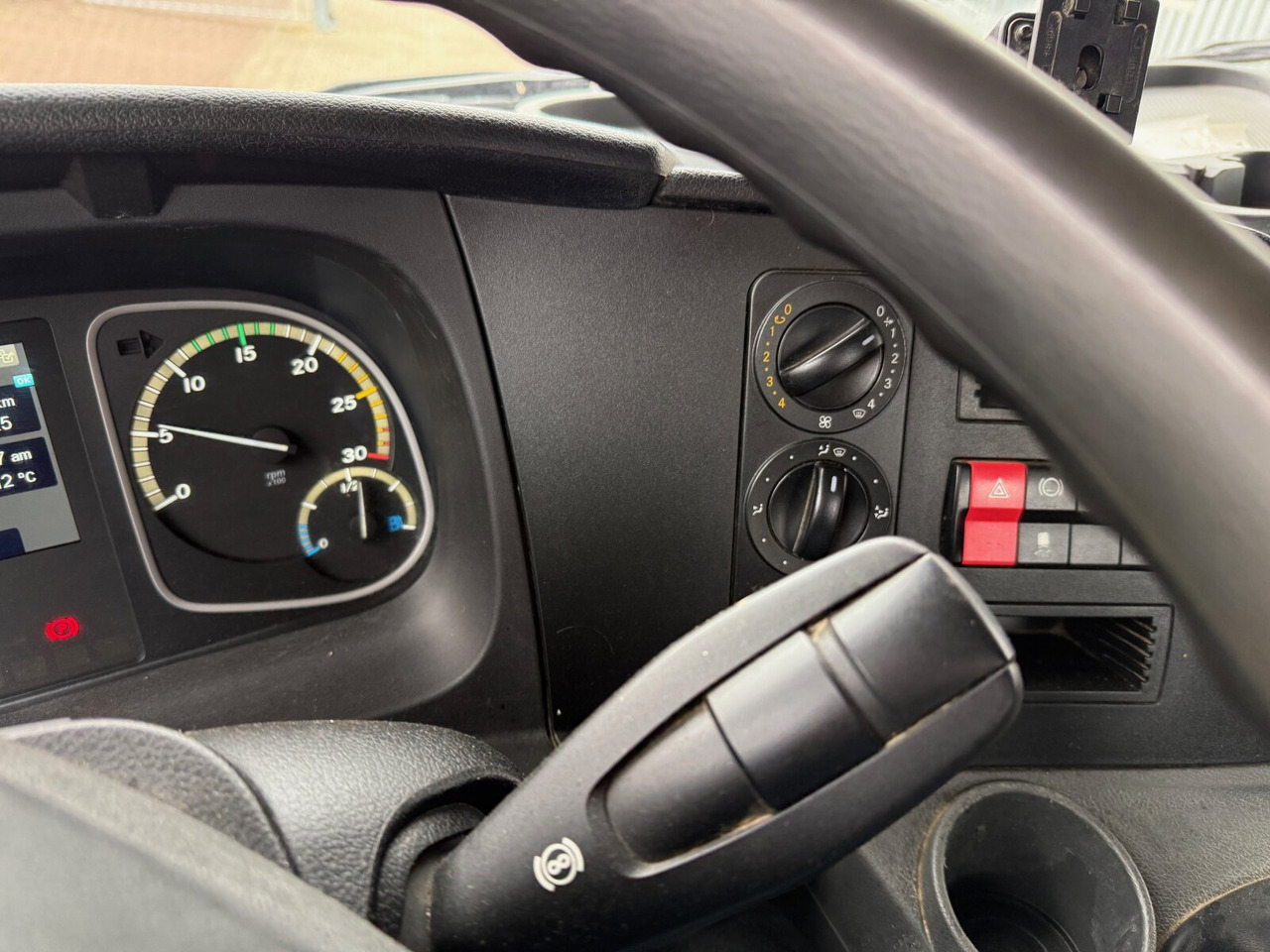 Mercedes-Benz Atego 1630 K 4x2 Atego 1630 K 4x2, Meiller 3-Seiten, 2 x AHK Öl - Kallurauto: pilt 4 Mercedes-Benz Atego 1630 K 4x2 Atego 1630 K 4x2, Meiller 3-Seiten, 2 x AHK Öl - Kallurauto: pilt 4