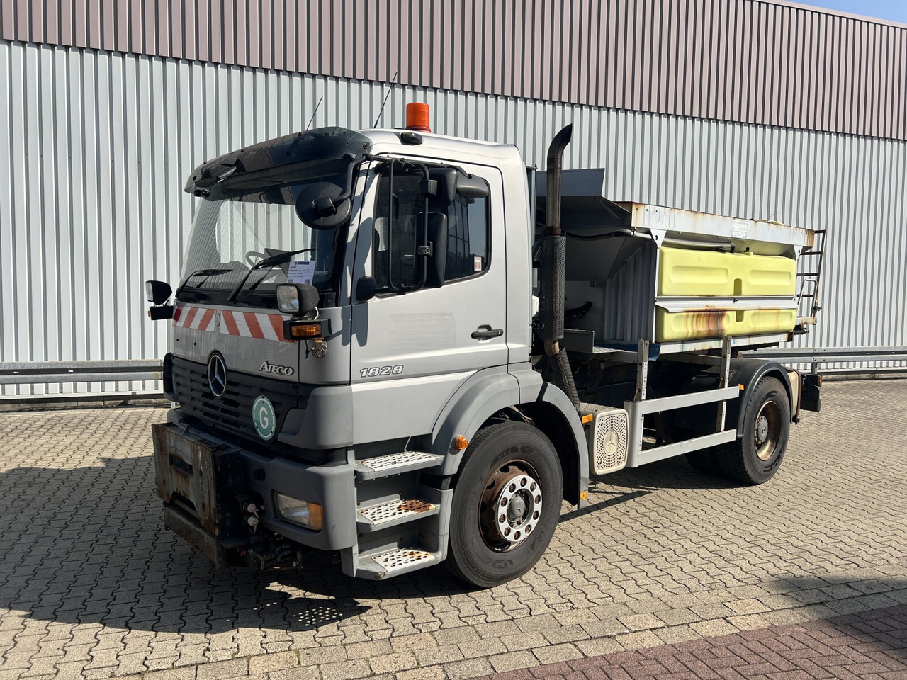 Mercedes-Benz Atego 1828 L 4x2 Atego 1828 L 4x2, Rechtslenker, Winterdienstaustattung - Kabiinišassiiga veoauto: pilt 1 Mercedes-Benz Atego 1828 L 4x2 Atego 1828 L 4x2, Rechtslenker, Winterdienstaustattung - Kabiinišassiiga veoauto: pilt 1