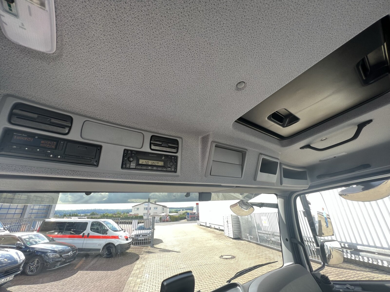 Mercedes-Benz Atego 818/23 K 4x2 Atego 818/23 K 4x2, 2x AHK, 5x VORHANDEN! - Kabiinišassiiga veoauto: pilt 2 Mercedes-Benz Atego 818/23 K 4x2 Atego 818/23 K 4x2, 2x AHK, 5x VORHANDEN! - Kabiinišassiiga veoauto: pilt 2