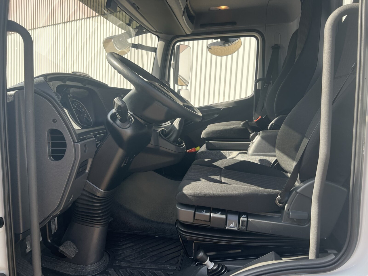 Mercedes-Benz Atego 818 K 4x2 Atego 818 K 4x2, 2x AHK, Meiller-Kipper, mehrfach Vorhanden! - Kallurauto: pilt 4 Mercedes-Benz Atego 818 K 4x2 Atego 818 K 4x2, 2x AHK, Meiller-Kipper, mehrfach Vorhanden! - Kallurauto: pilt 4