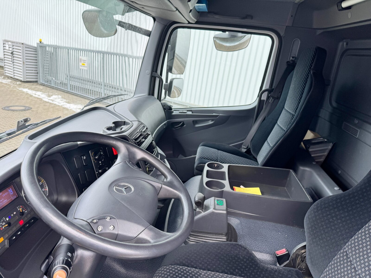 Mercedes-Benz Axor 1833 L 4x2 Axor 1833 L 4x2, Getränkekoffer - Kasti veoauto: pilt 3 Mercedes-Benz Axor 1833 L 4x2 Axor 1833 L 4x2, Getränkekoffer - Kasti veoauto: pilt 3