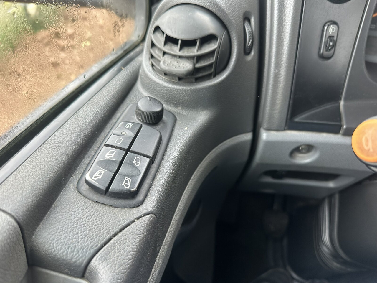 Mercedes-Benz Axor 2629 K 6x4 Axor 2629 K 6x4, PTO, Steel, Manual, 6-Zylinder - Kabiinišassiiga veoauto: pilt 5 Mercedes-Benz Axor 2629 K 6x4 Axor 2629 K 6x4, PTO, Steel, Manual, 6-Zylinder - Kabiinišassiiga veoauto: pilt 5