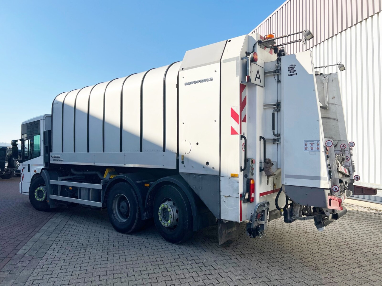 Mercedes-Benz Econic 2635 LL 6x2/4 NLA Econic 2635 LL 6x2/4 NLA, Lenkachse, FAUN Rotopress 521L, Zöller-Schüttung - Kabiinišassiiga veoauto: pilt 2 Mercedes-Benz Econic 2635 LL 6x2/4 NLA Econic 2635 LL 6x2/4 NLA, Lenkachse, FAUN Rotopress 521L, Zöller-Schüttung - Kabiinišassiiga veoauto: pilt 2