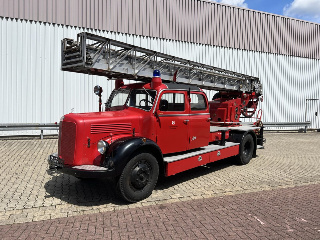 Mercedes-Benz LF 311 3250/3500 - Oldtimer Feuerwehrfahrzeug LF 311 3250/3500 - Oldtimer Feuerwehrfahrzeug - Tuletõrjeauto: pilt 1 Mercedes-Benz LF 311 3250/3500 - Oldtimer Feuerwehrfahrzeug LF 311 3250/3500 - Oldtimer Feuerwehrfahrzeug - Tuletõrjeauto: pilt 1