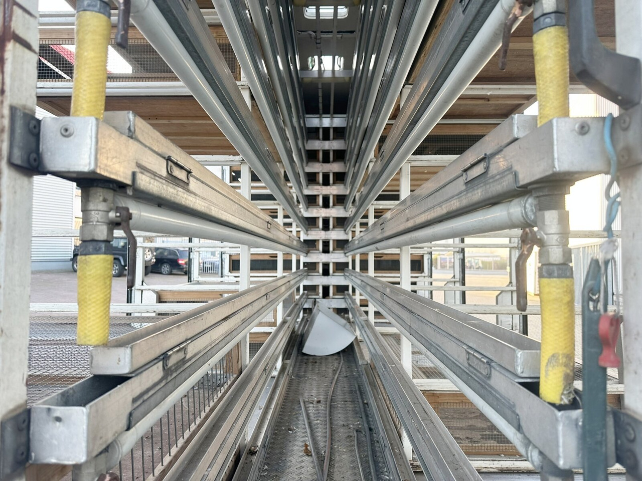 Mercedes-Benz LK 817 4x2 LK 817 4x2, Taubentransporter - Kasti veoauto: pilt 5 Mercedes-Benz LK 817 4x2 LK 817 4x2, Taubentransporter - Kasti veoauto: pilt 5