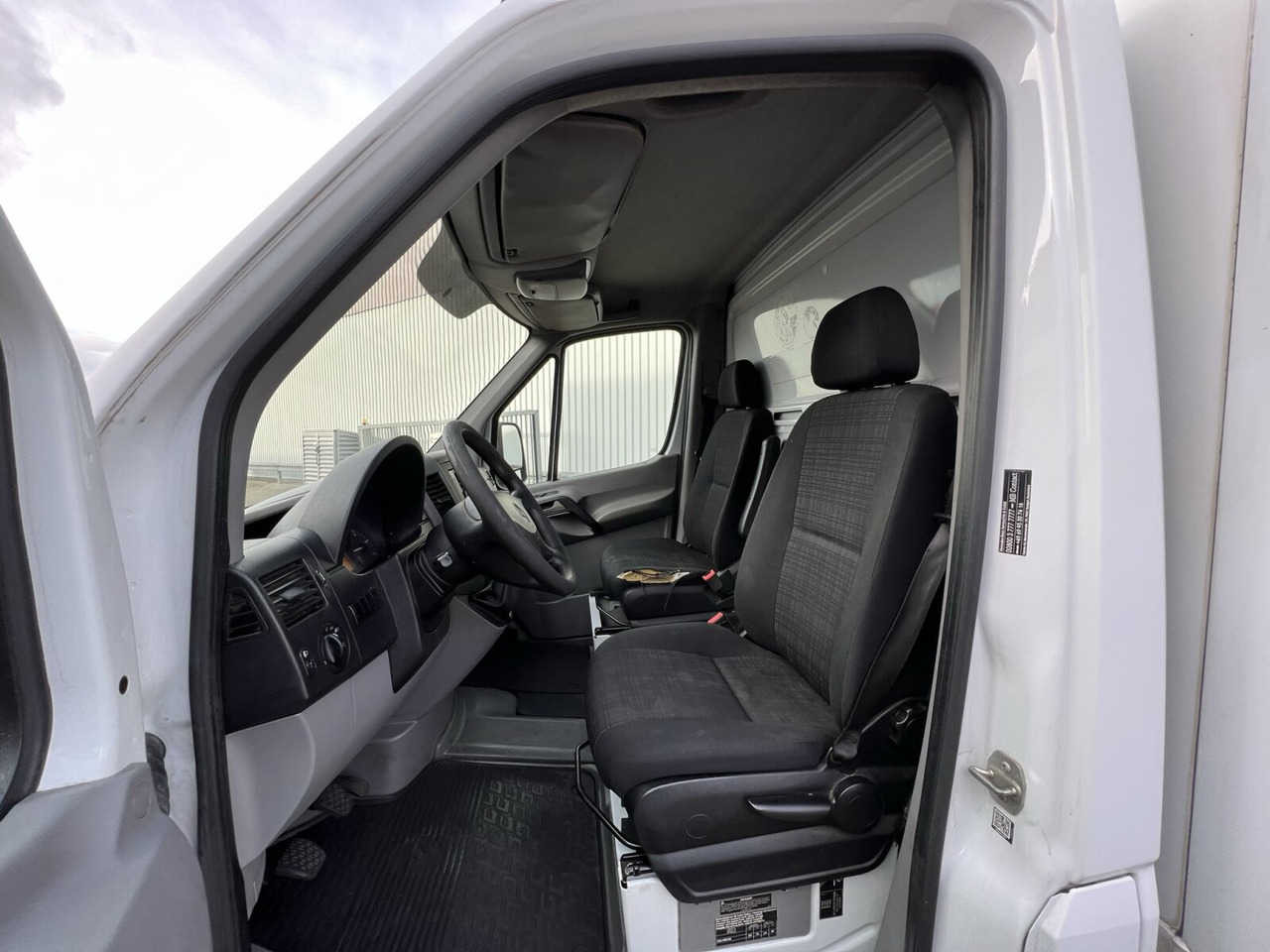 Mercedes-Benz Sprinter 314 CDI 4x2 Sprinter 314 CDI 4x2, 5x Vorhanden! - Tarbesõiduk furgoon: pilt 3 Mercedes-Benz Sprinter 314 CDI 4x2 Sprinter 314 CDI 4x2, 5x Vorhanden! - Tarbesõiduk furgoon: pilt 3