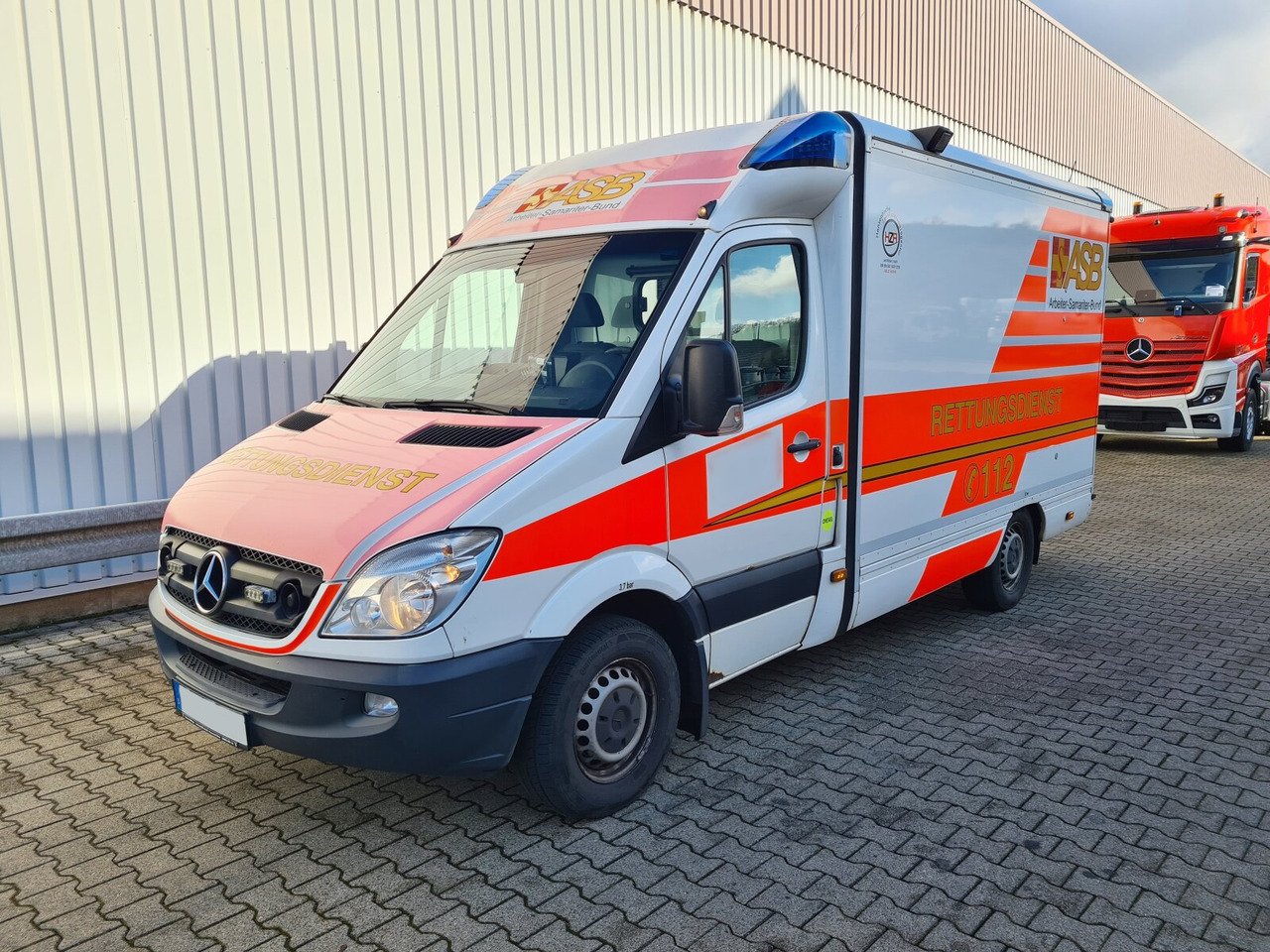Mercedes-Benz Sprinter 316 KA 4x2 Sprinter 316 KA 4x2, Rettungswagen - Kaubik: pilt 1 Mercedes-Benz Sprinter 316 KA 4x2 Sprinter 316 KA 4x2, Rettungswagen - Kaubik: pilt 1