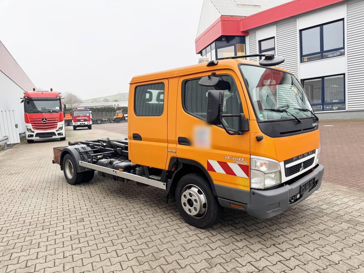 Interior photo 1: Konkstõstukiga veoauto Mitsubishi Canter Fuso 7C18D 4x2 Doka Canter Fuso 7C18D 4x2 Doka, EEV, City-Abroller