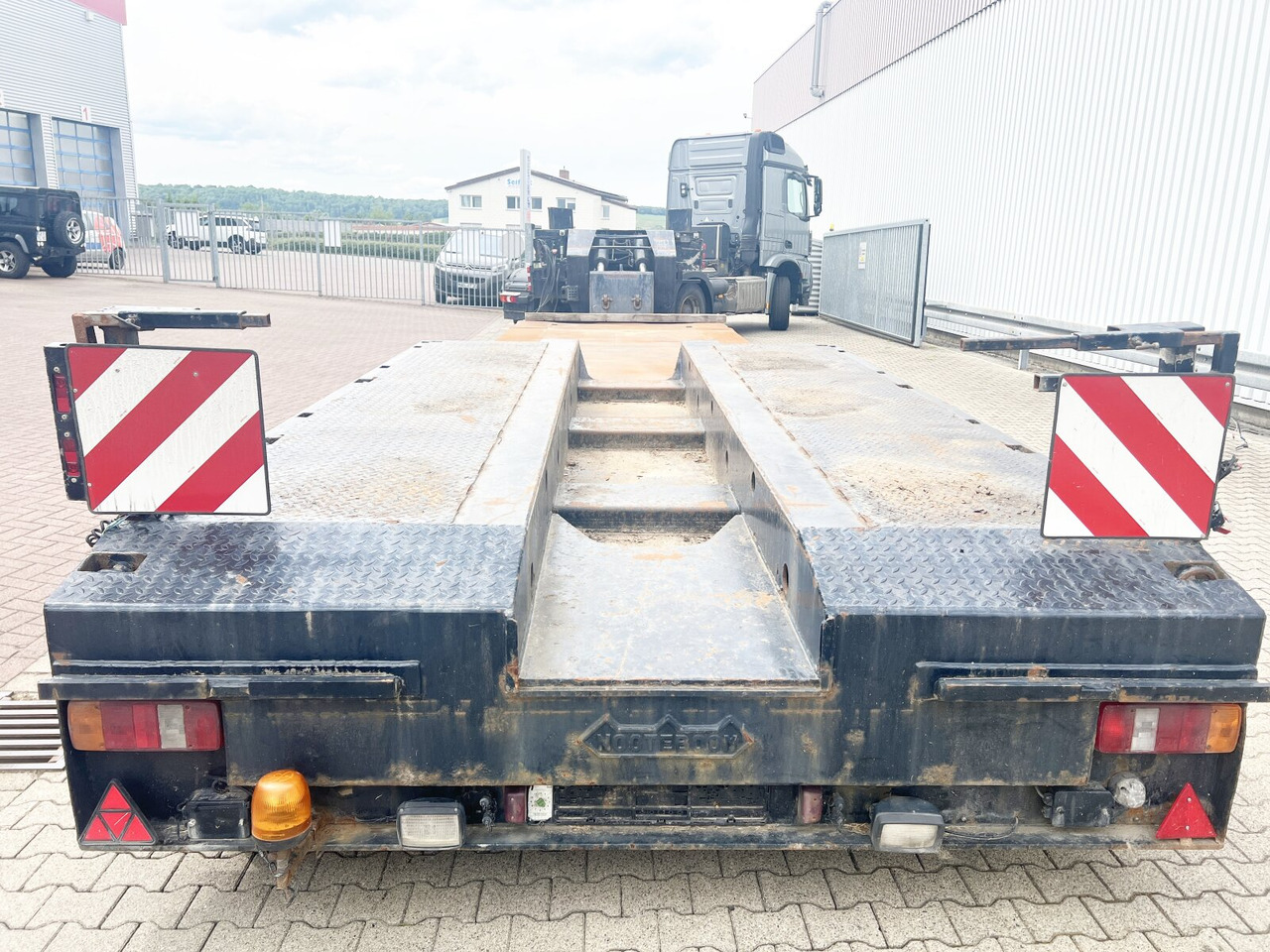 Nooteboom Euro-54-03 Euro-54-03, Schwanenhals abfahrbar, Hydr. Zwangsgelenkt - Madal platvormpoolhaagis: pilt 3 Nooteboom Euro-54-03 Euro-54-03, Schwanenhals abfahrbar, Hydr. Zwangsgelenkt - Madal platvormpoolhaagis: pilt 3