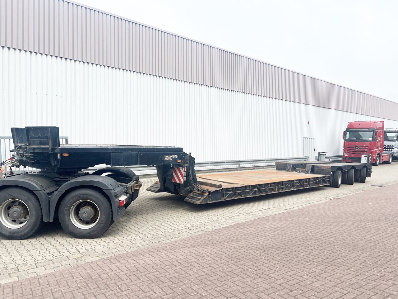 Nooteboom Euro-54-03 Euro-54-03, Schwanenhals abfahrbar, Hydr. Zwangsgelenkt - Madal platvormpoolhaagis: pilt 1 Nooteboom Euro-54-03 Euro-54-03, Schwanenhals abfahrbar, Hydr. Zwangsgelenkt - Madal platvormpoolhaagis: pilt 1