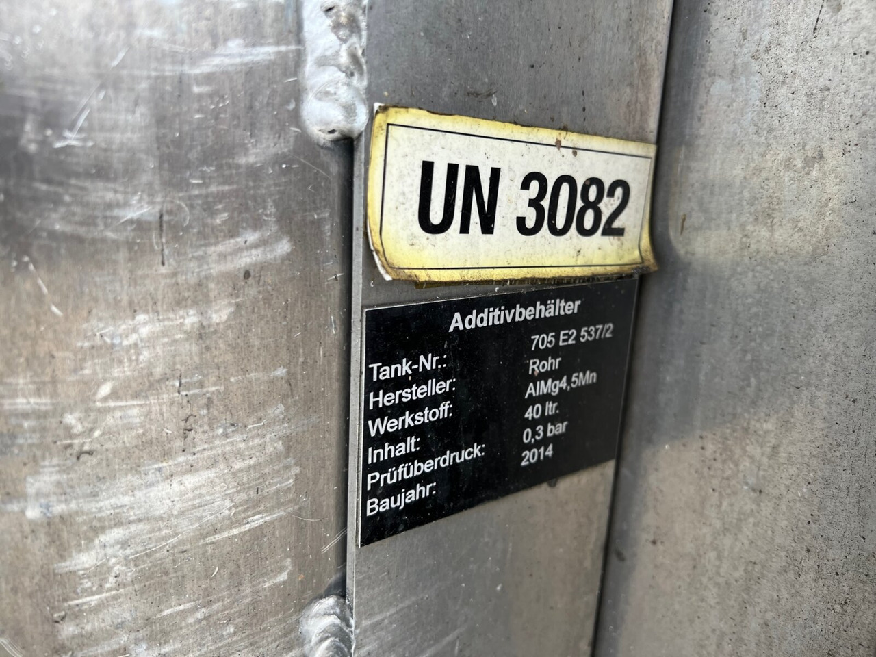 R450 4x2 R450 4x2, Retarder, ADR, Rohr Tank, ca. 14400l - Tsisternauto: pilt 2 R450 4x2 R450 4x2, Retarder, ADR, Rohr Tank, ca. 14400l - Tsisternauto: pilt 2