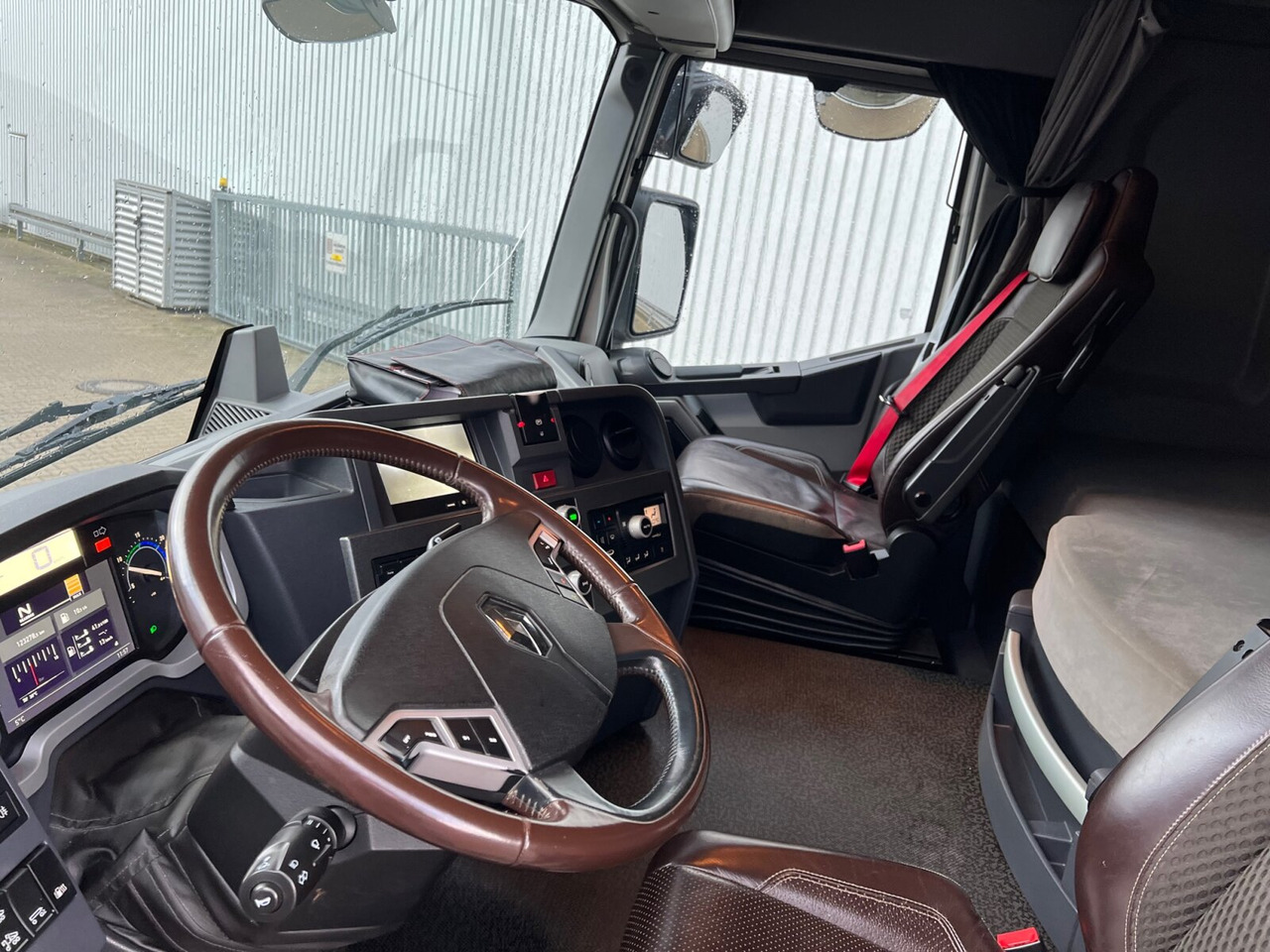 Renault C 520 6x4 C 520 6x4, Retarder, Nebenantrieb - Konkstõstukiga veoauto: pilt 3 Renault C 520 6x4 C 520 6x4, Retarder, Nebenantrieb - Konkstõstukiga veoauto: pilt 3