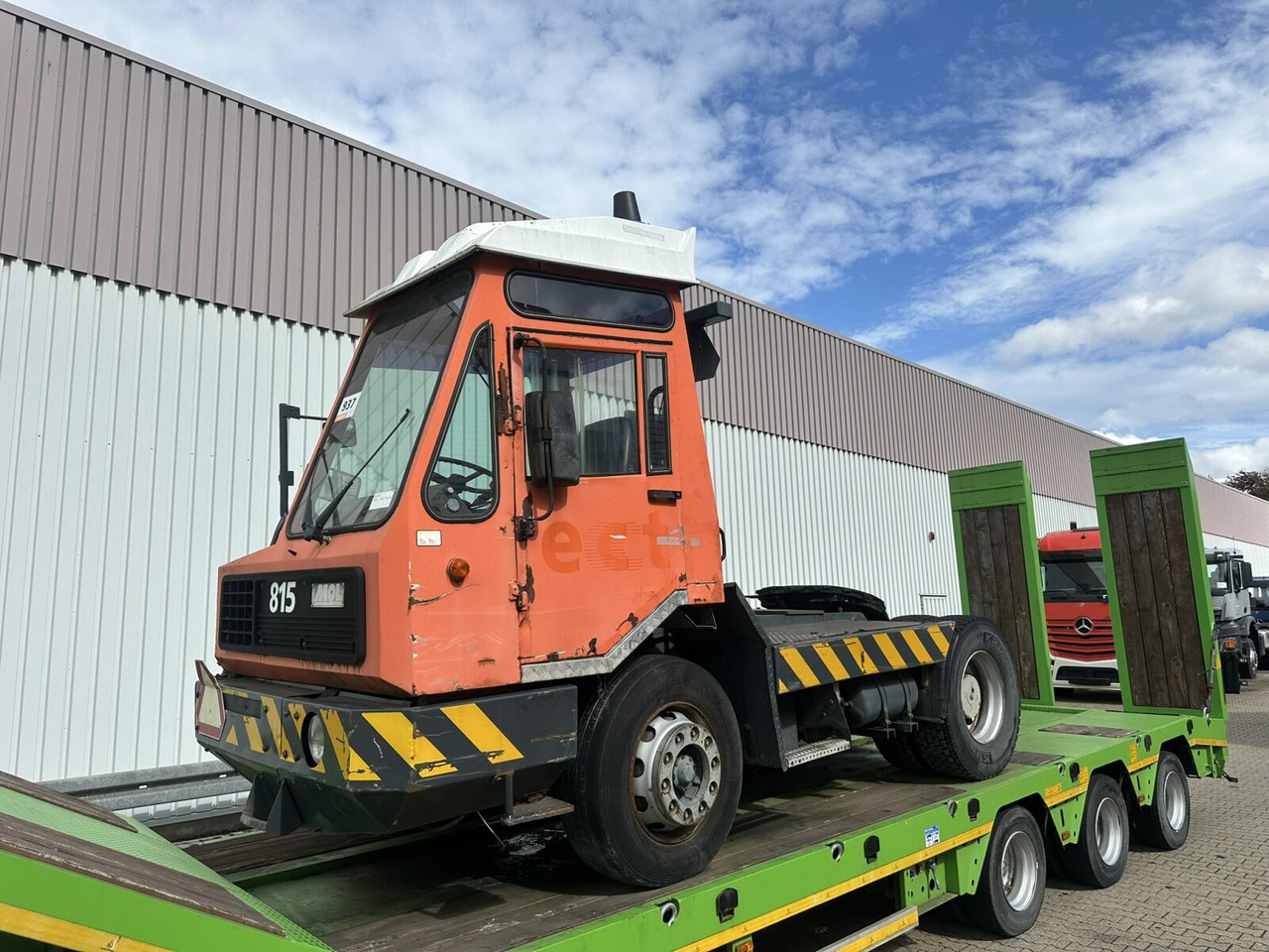 815 4x2 815 4x2 Terminal Tractor, Rangierfahrzeug - Sadulveok: pilt 1 815 4x2 815 4x2 Terminal Tractor, Rangierfahrzeug - Sadulveok: pilt 1