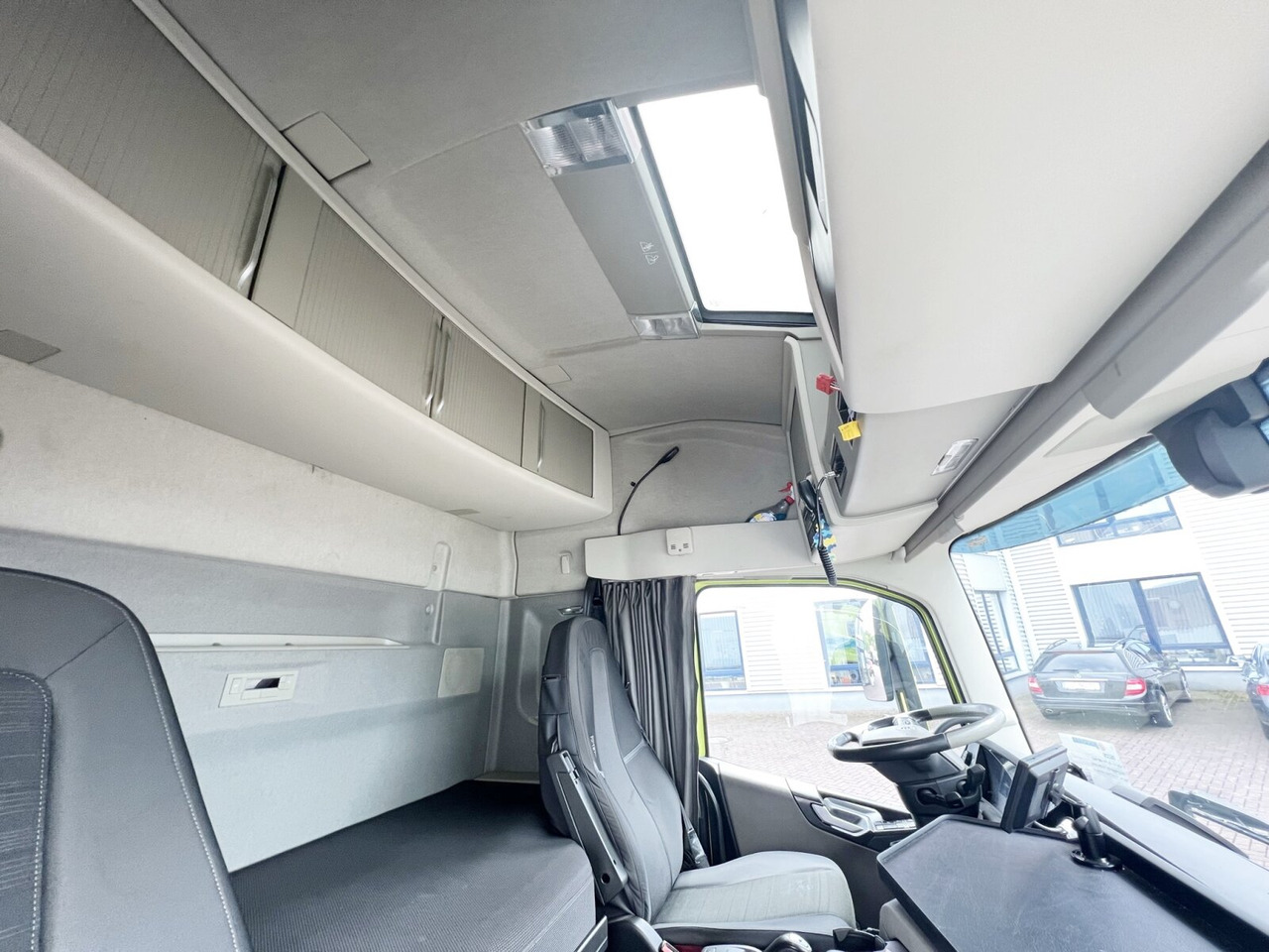 FH 460 4x2 FH 460 4x2, Retarder, Low-Liner, Voll-Luft gefedert - Sadulveok: pilt 4 FH 460 4x2 FH 460 4x2, Retarder, Low-Liner, Voll-Luft gefedert - Sadulveok: pilt 4