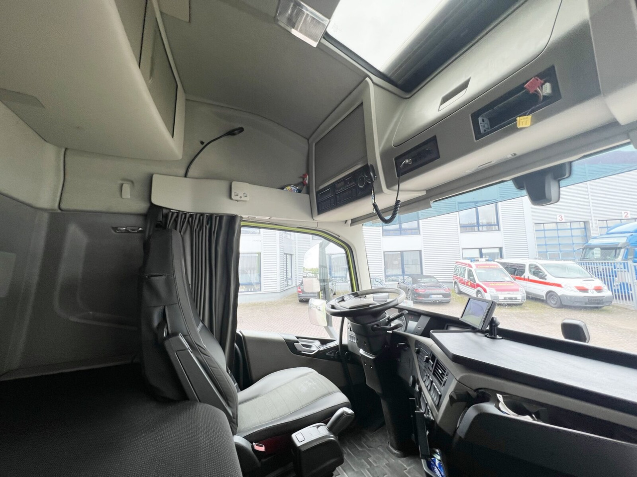 FH 460 4x2 FH 460 4x2, Retarder, Low-Liner, Voll-Luft gefedert - Sadulveok: pilt 5 FH 460 4x2 FH 460 4x2, Retarder, Low-Liner, Voll-Luft gefedert - Sadulveok: pilt 5