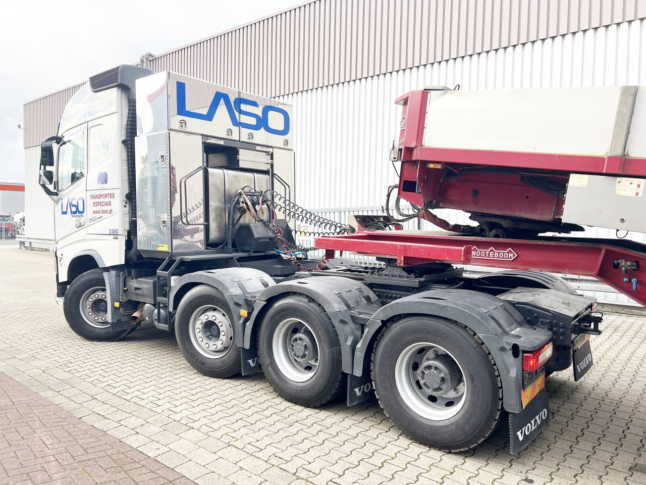 Sadulveok FH16 750 8x4 FH16 750 8x4, Retarder, Globetrotter, Vorlauflift/-lenk, Schwerlast 180T: pilt 8 Sadulveok FH16 750 8x4 FH16 750 8x4, Retarder, Globetrotter, Vorlauflift/-lenk, Schwerlast 180T: pilt 8