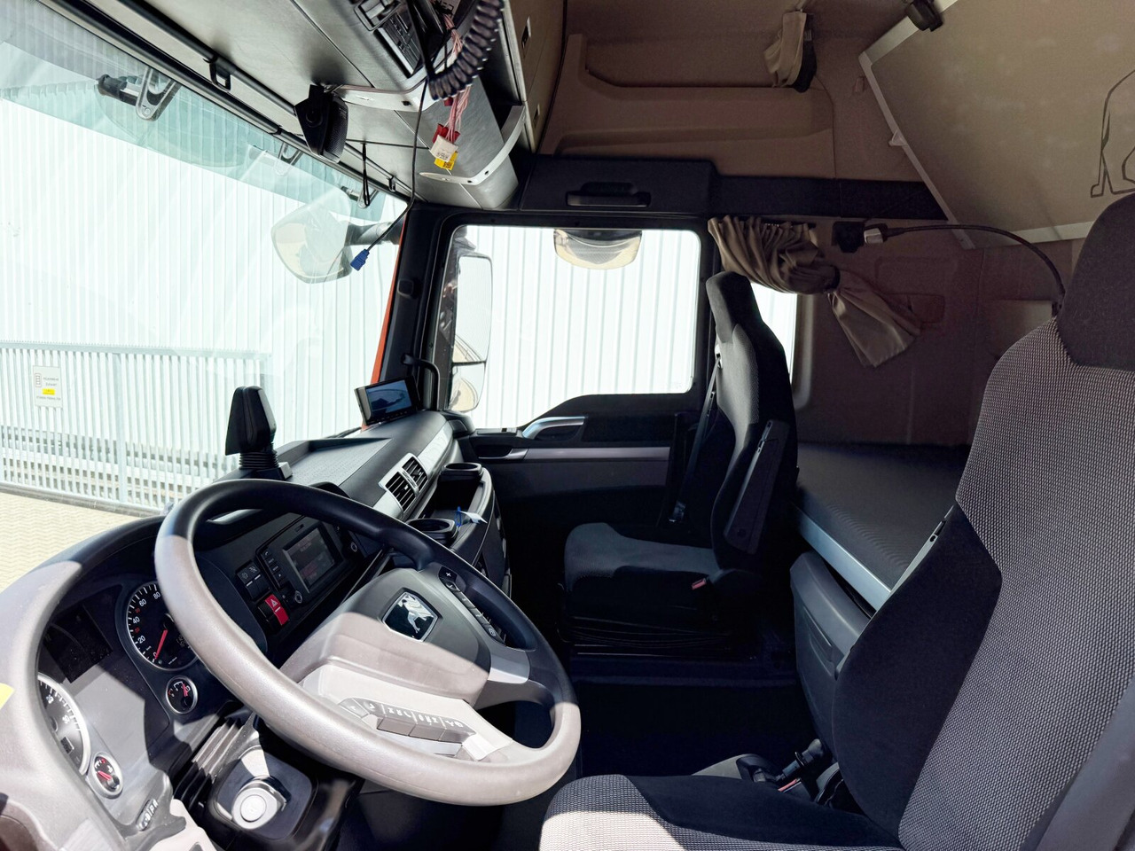 MAN TGX 26.510 6X2/4 BLS TGX 26.510 6X2/4 BLS, Intarder, Vorlauflenk-/lift, XLX-Fahrerhaus, Standklima - Sadulveok: pilt 2 MAN TGX 26.510 6X2/4 BLS TGX 26.510 6X2/4 BLS, Intarder, Vorlauflenk-/lift, XLX-Fahrerhaus, Standklima - Sadulveok: pilt 2