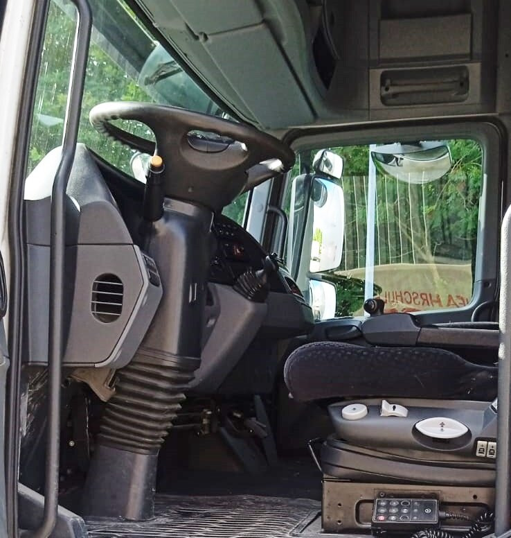 Mercedes-Benz Actros 1841 LS 4x2 Actros 1841/44 LS 4x2, Retarder, MegaSpace, Bi-Xenon, Ex-Fahrschule - Sadulveok: pilt 3 Mercedes-Benz Actros 1841 LS 4x2 Actros 1841/44 LS 4x2, Retarder, MegaSpace, Bi-Xenon, Ex-Fahrschule - Sadulveok: pilt 3