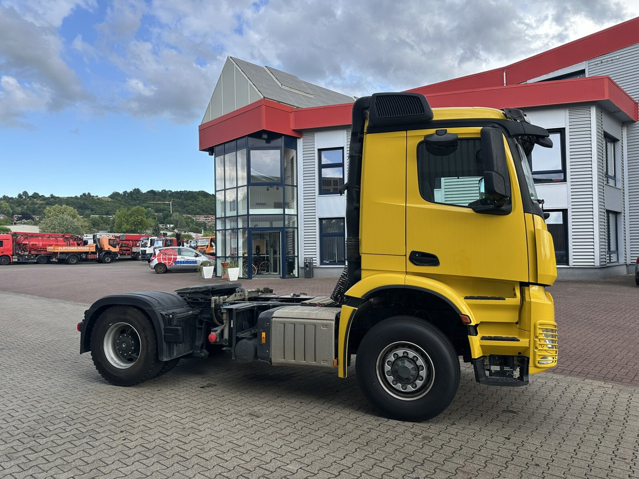 Sadulveok Mercedes-Benz Arocs 1851 LS 4x4 HAD Arocs 1851 LS 4x4 HAD, Hydraulik, Navi, MultimediaCockpit: pilt 10