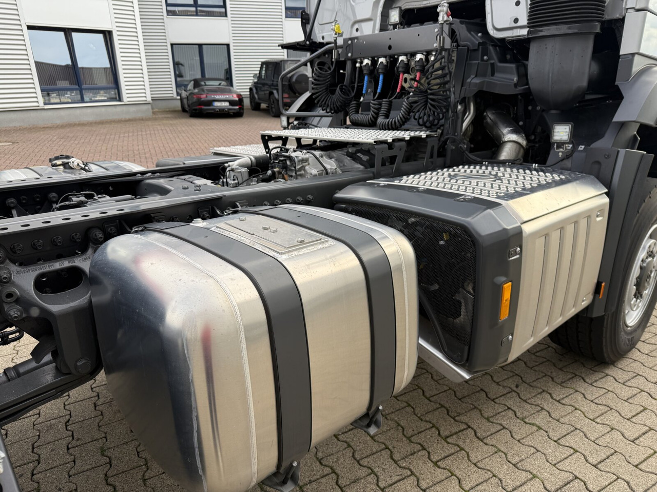 Mercedes-Benz Arocs 1853 AS 4x4 Arocs 1853 AS 4x4, Retarder, MultimediaCockpit, Navi - Sadulveok: pilt 3 Mercedes-Benz Arocs 1853 AS 4x4 Arocs 1853 AS 4x4, Retarder, MultimediaCockpit, Navi - Sadulveok: pilt 3
