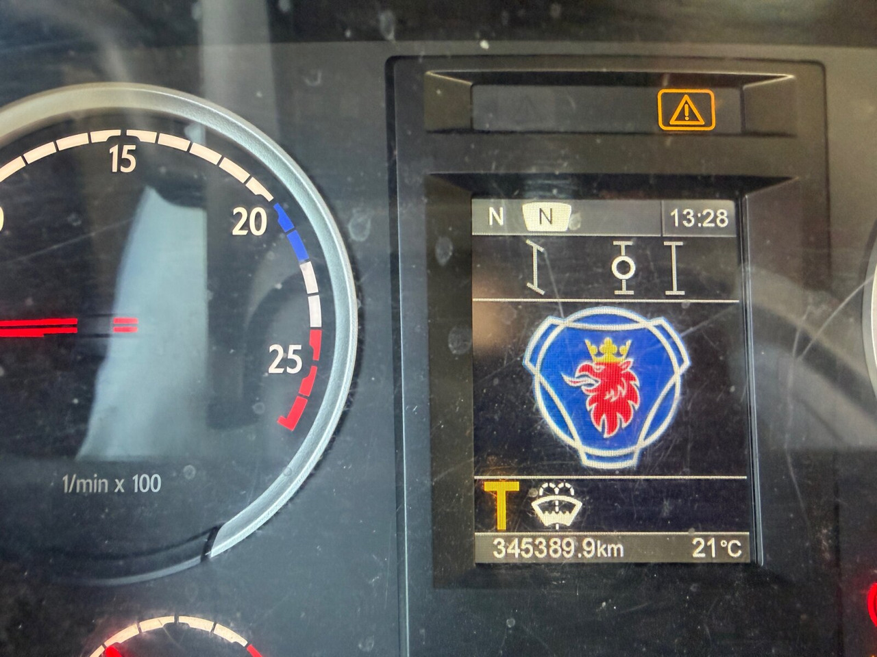 Scania P 320/400 6x2-4 P 320/400 6x2-4, Lenk-/Liftachse, Tele-Absetzanlage, Funk - Nöörtõstukiga veoauto: pilt 4 Scania P 320/400 6x2-4 P 320/400 6x2-4, Lenk-/Liftachse, Tele-Absetzanlage, Funk - Nöörtõstukiga veoauto: pilt 4