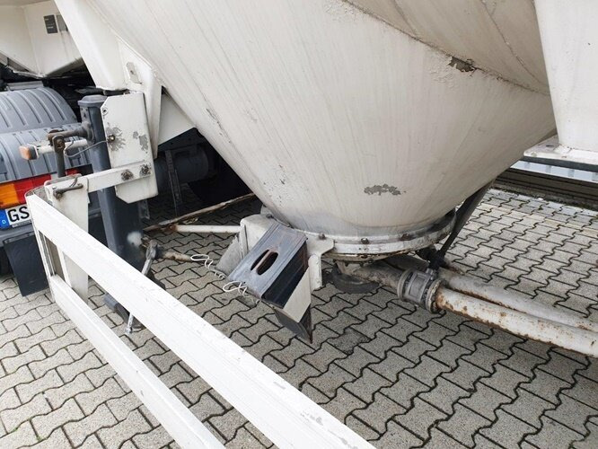Spitzer SF 2455/4 UN PM SF 2455/4 UN PM Siloaufliger ca. 55m³ - Silo poolhaagis: pilt 2 Spitzer SF 2455/4 UN PM SF 2455/4 UN PM Siloaufliger ca. 55m³ - Silo poolhaagis: pilt 2