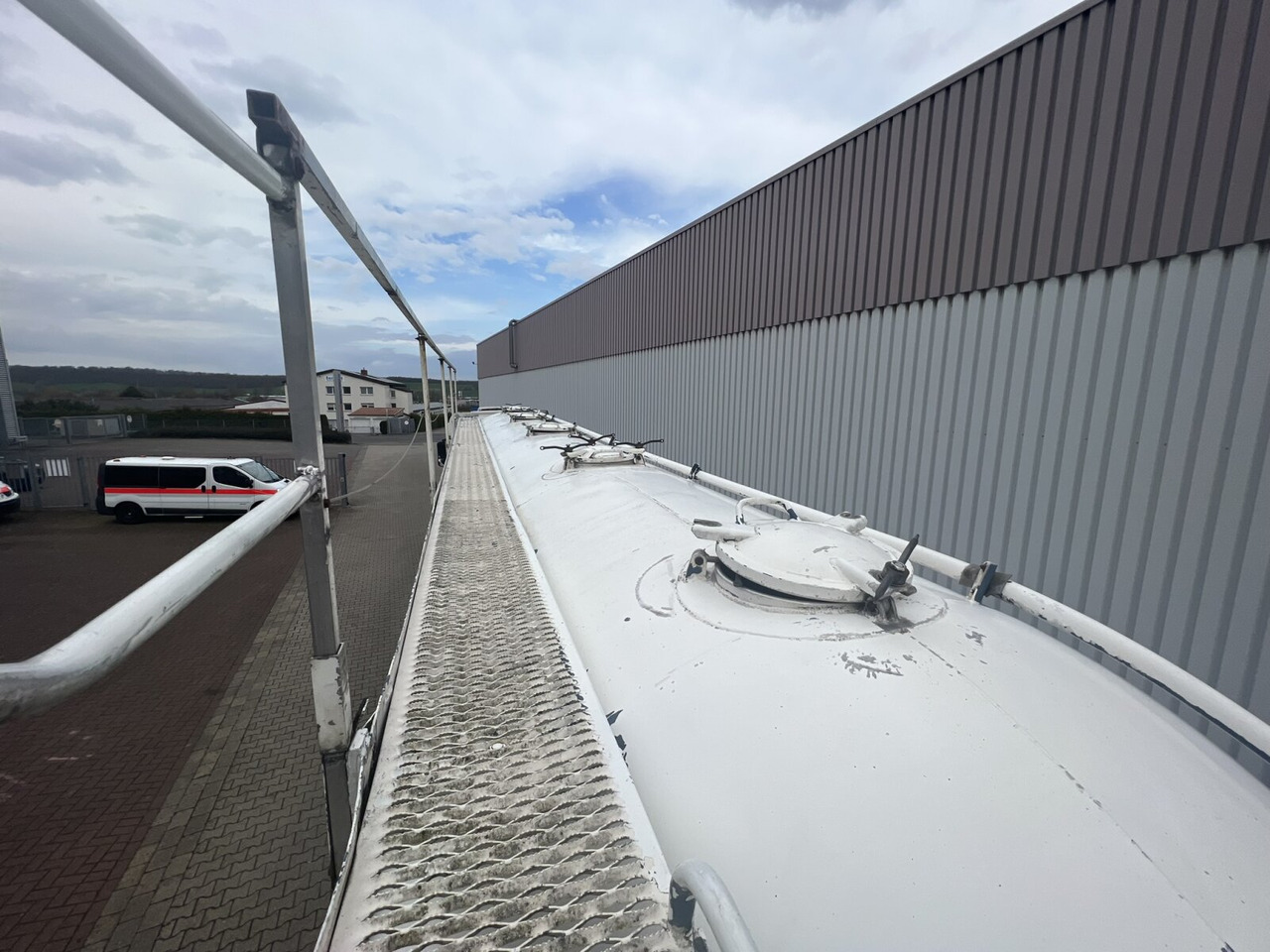 Spitzer SK 2453 ZIC SK 2453 ZIC, Kippsilo ca. 53m³ - Silo poolhaagis: pilt 4 Spitzer SK 2453 ZIC SK 2453 ZIC, Kippsilo ca. 53m³ - Silo poolhaagis: pilt 4