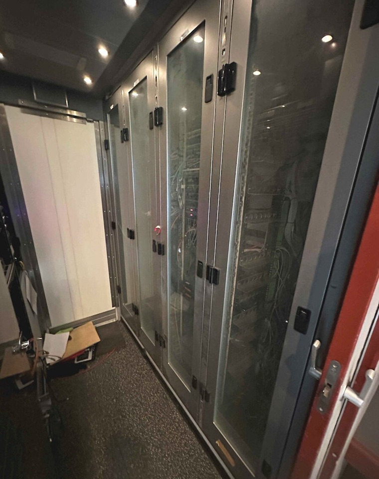 Stralis AT 260 S 42Y /FS 6x2 Stralis AT 260 S 42 Y /FS 6x2, Übertragungswagen - Kasti veoauto: pilt 5 Stralis AT 260 S 42Y /FS 6x2 Stralis AT 260 S 42 Y /FS 6x2, Übertragungswagen - Kasti veoauto: pilt 5