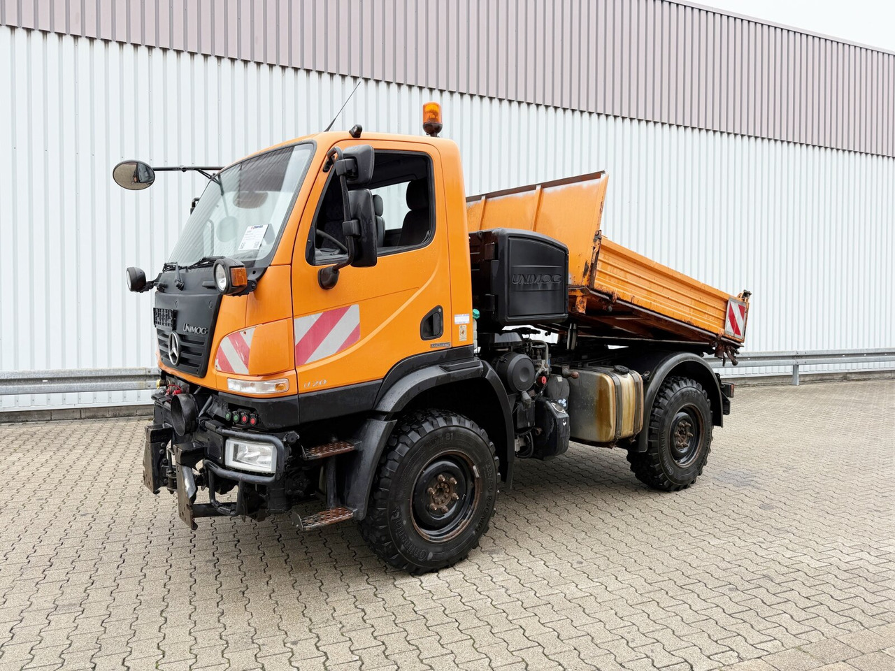 Unimog U 20 4x4 U 20 4x4, Kipper, Zapfwelle, Winterdienstausstattung, 2x AHK - Tarbesõiduk: pilt 1 Unimog U 20 4x4 U 20 4x4, Kipper, Zapfwelle, Winterdienstausstattung, 2x AHK - Tarbesõiduk: pilt 1
