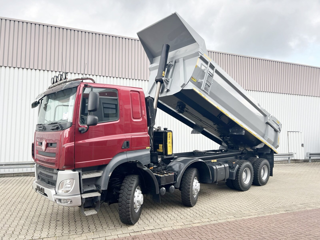 Tatra Phoenix 8x8 Phoenix 8x8, Stahlmulde ca. 22m³, hydr. Heckklappe - Kallur: pilt 1 Tatra Phoenix 8x8 Phoenix 8x8, Stahlmulde ca. 22m³, hydr. Heckklappe - Kallur: pilt 1