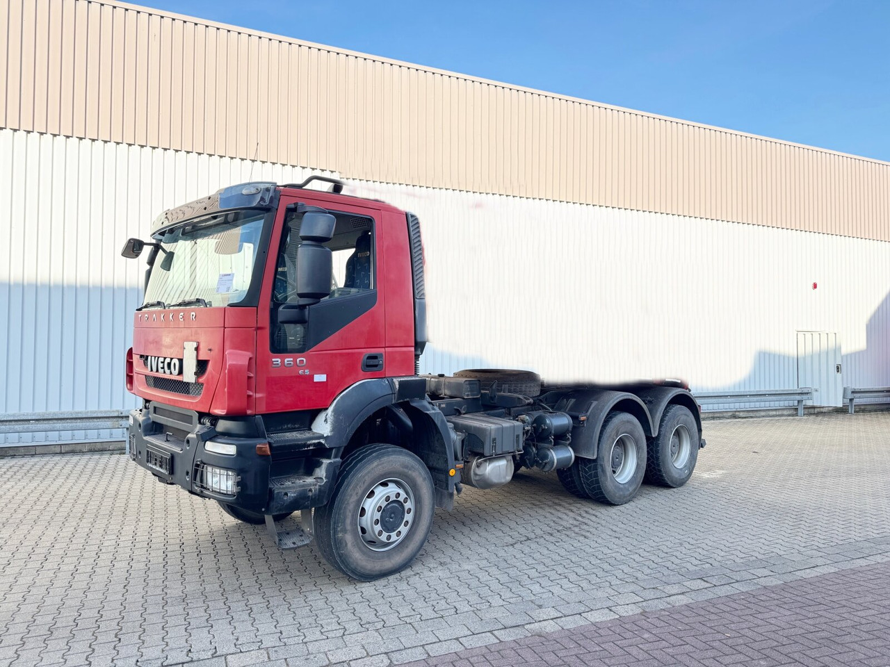 Trakker AD260T36W 6x6 Trakker AD260T36W 6x6 - Kabiinišassiiga veoauto: pilt 1 Trakker AD260T36W 6x6 Trakker AD260T36W 6x6 - Kabiinišassiiga veoauto: pilt 1