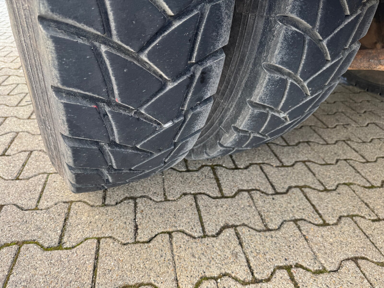 Trakker AD260T36W 6x6 Trakker AD260T36W 6x6 - Kabiinišassiiga veoauto: pilt 3 Trakker AD260T36W 6x6 Trakker AD260T36W 6x6 - Kabiinišassiiga veoauto: pilt 3