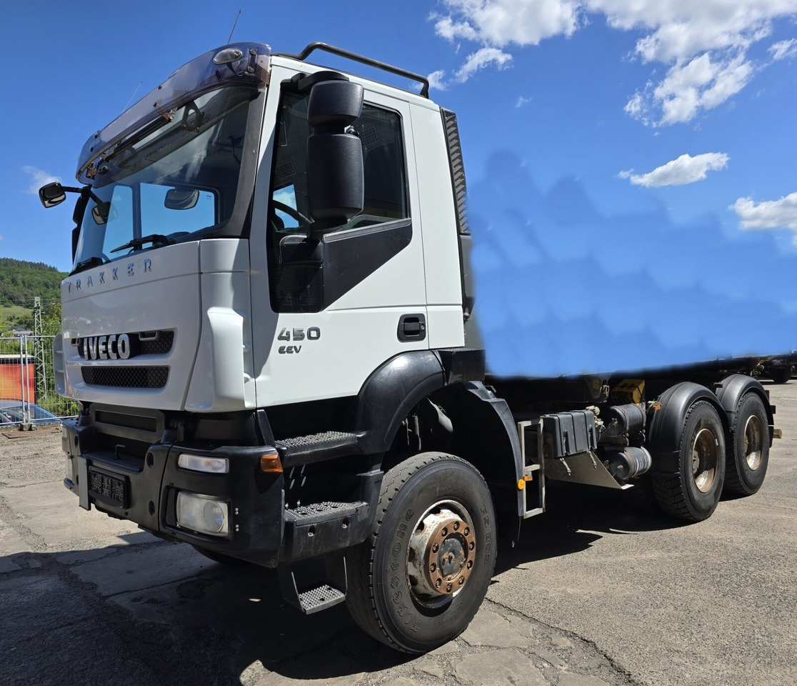 Kabiinišassiiga veoauto Trakker AD260T45W 6x6 Trakker AD260T45W 6x6: pilt 1