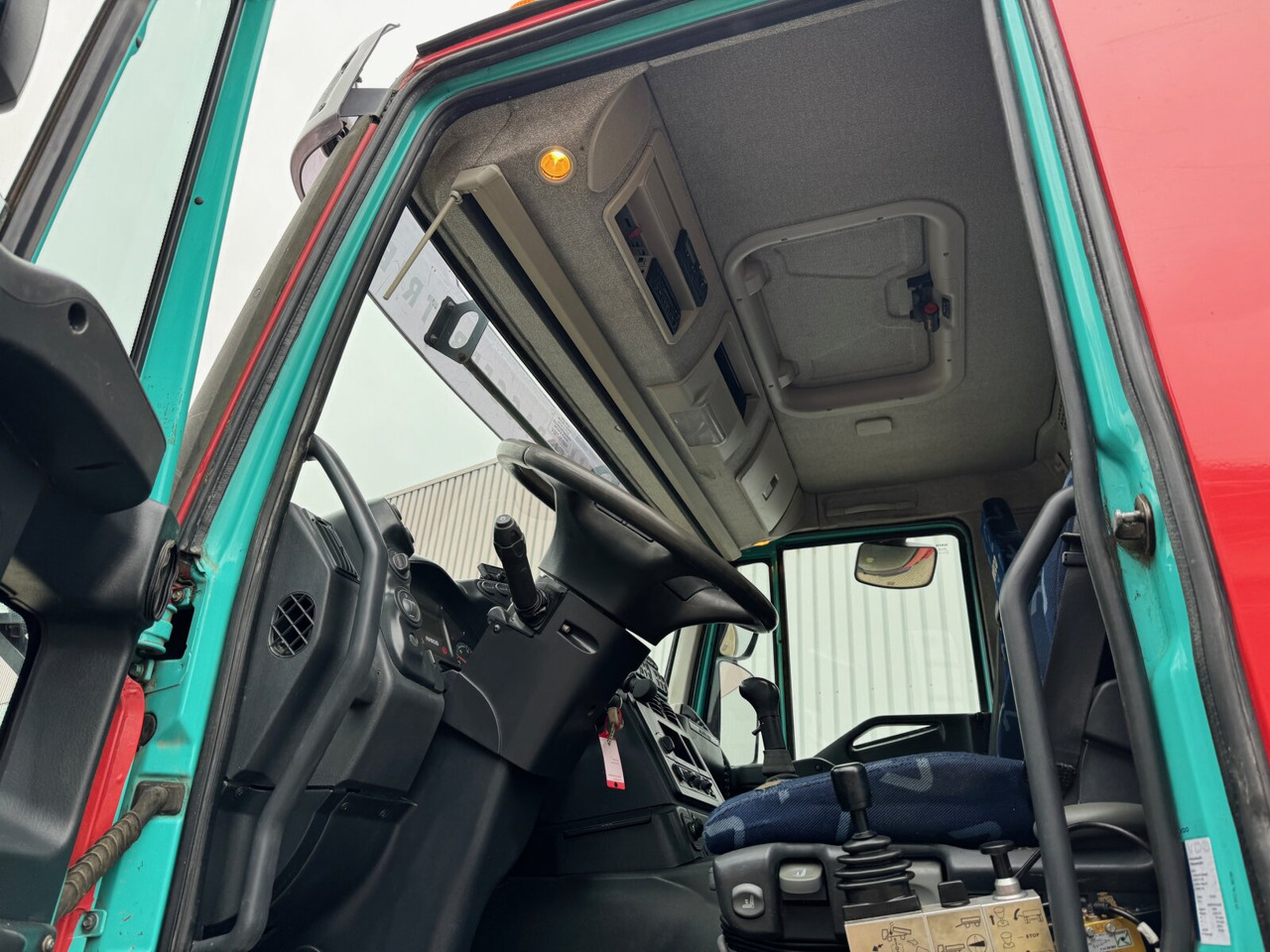 Kabiinišassiiga veoauto Trakker AD260T45W 6x6 Trakker AD260T45W 6x6: pilt 7