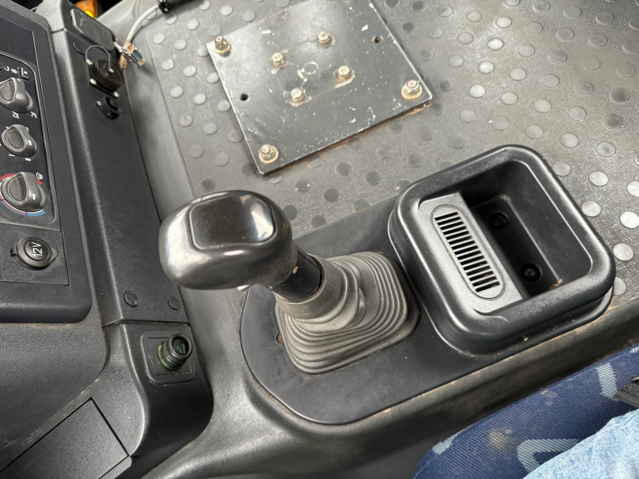 Kabiinišassiiga veoauto Trakker AD260T45W 6x6 Trakker AD260T45W 6x6: pilt 9