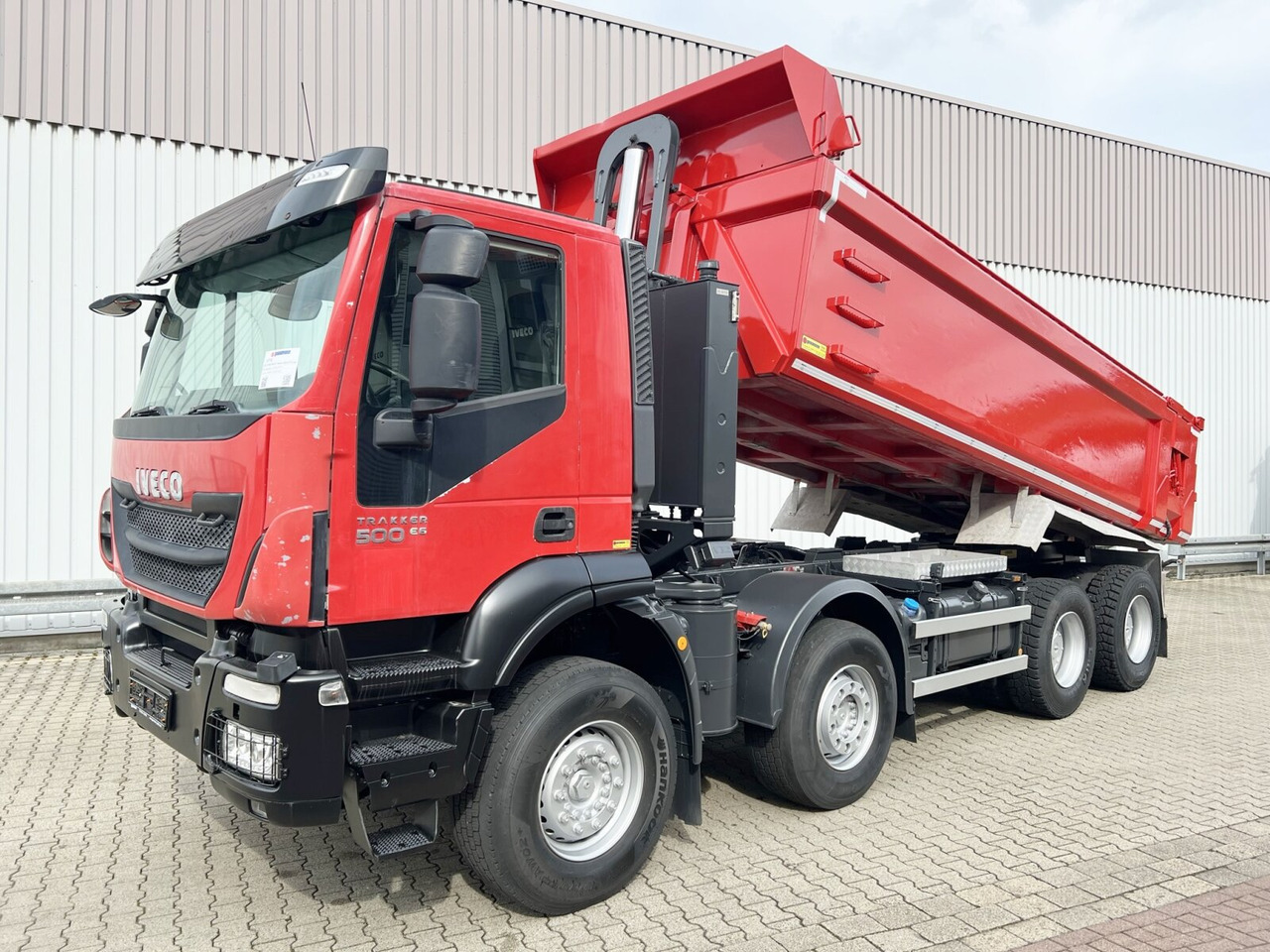 Trakker AD410T50 8x4 Trakker AD410T50 8x4, Stahlmulde ca. 16m³, hydr. Heckklappe - Kallurauto: pilt 1 Trakker AD410T50 8x4 Trakker AD410T50 8x4, Stahlmulde ca. 16m³, hydr. Heckklappe - Kallurauto: pilt 1