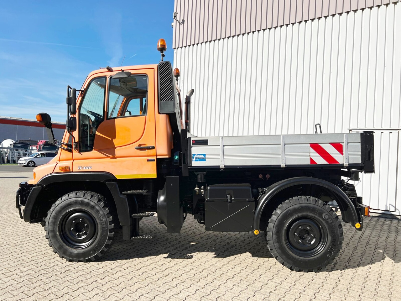 Unimog U 300 4x4 U 300 4x4, Kipper, Kommunalhydraulik, VarioPilot, Zapfwelle - Kallurauto, Kommunaal-/ Erisõiduk: pilt 2 Unimog U 300 4x4 U 300 4x4, Kipper, Kommunalhydraulik, VarioPilot, Zapfwelle - Kallurauto, Kommunaal-/ Erisõiduk: pilt 2