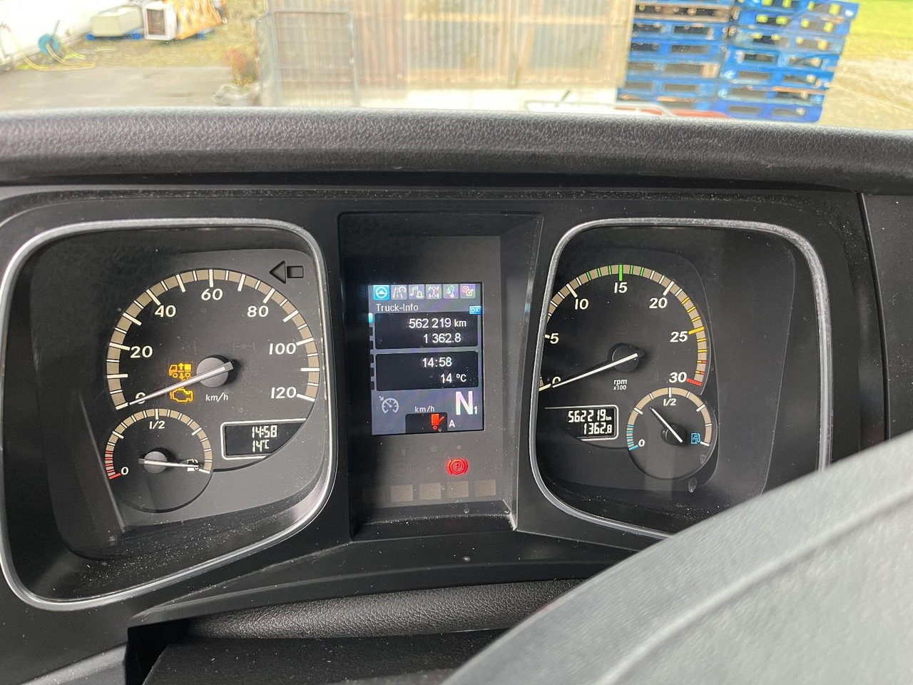 Mercedes-Benz Actros 1832 L 4x2 Actros 1832 L 4x2, Kühlkoffer, 2x Trennwand, Carrier, LBW BÄR - Veoauto: pilt 5 Mercedes-Benz Actros 1832 L 4x2 Actros 1832 L 4x2, Kühlkoffer, 2x Trennwand, Carrier, LBW BÄR - Veoauto: pilt 5