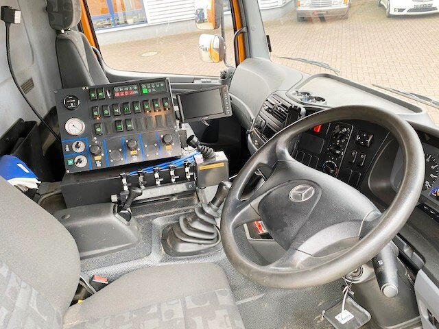 Mercedes-Benz Atego 1324 4x2 Atego 1324 4x2, Kehrmaschine Explorer 8 - Veoauto: pilt 2 Mercedes-Benz Atego 1324 4x2 Atego 1324 4x2, Kehrmaschine Explorer 8 - Veoauto: pilt 2