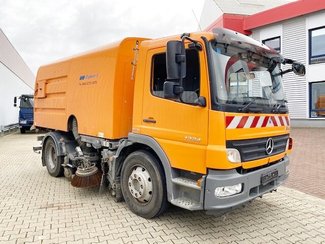 Mercedes-Benz Atego 1324 4x2 Atego 1324 4x2, Kehrmaschine Explorer 8 - Veoauto: pilt 1 Mercedes-Benz Atego 1324 4x2 Atego 1324 4x2, Kehrmaschine Explorer 8 - Veoauto: pilt 1