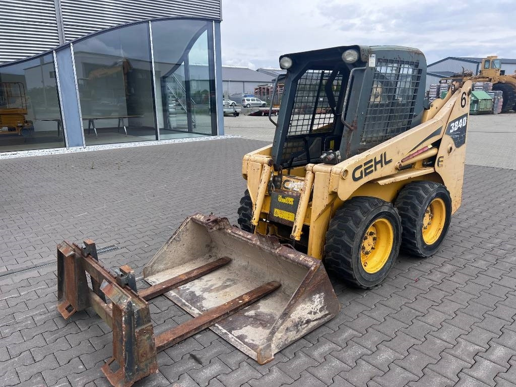 Gehl 3840 E - Kompaktlaadur: pilt 2 Gehl 3840 E - Kompaktlaadur: pilt 2